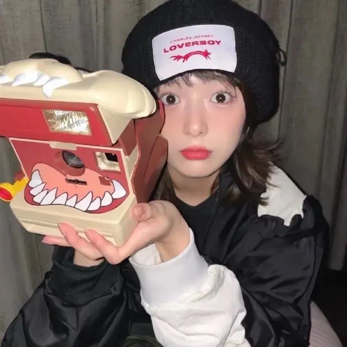 帐棚顶上的马戏团艺人
